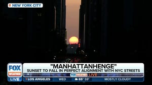 'Manhattanhenge' delights people in New York City