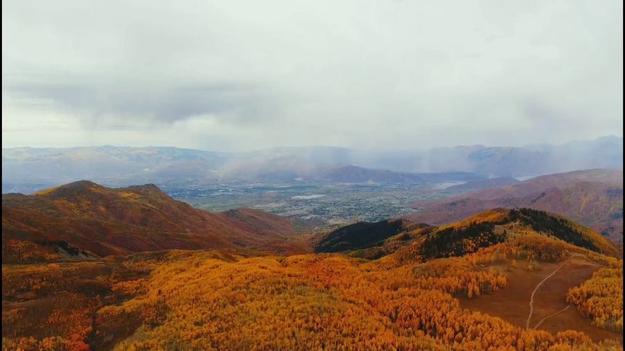 Utah Drone Captures Vibrant Autumnal Scene 