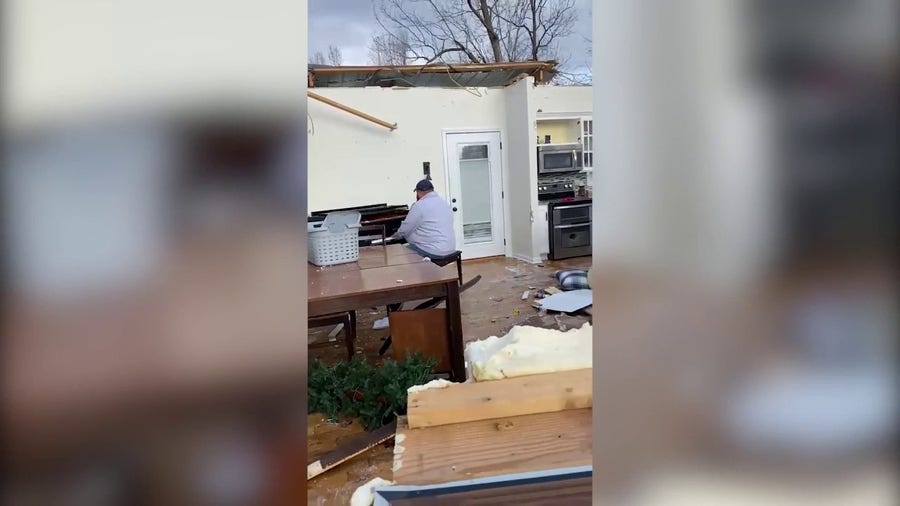 Kentucky man plays piano after family's home destroyed by tornado