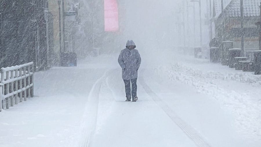 Snowstorm pummels mid-Atlantic and southern states