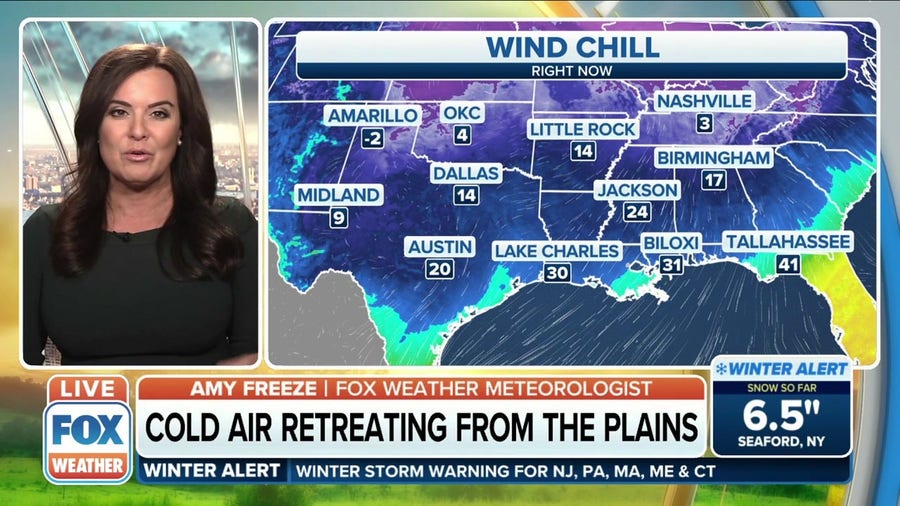 Cold air invades central Plains before moving out by this weekend