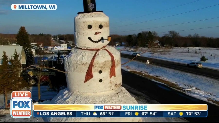 Wisconsin family builds towering 40-foot snowman