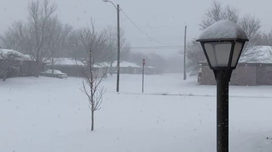 Snow band moves through Amarillo, Texas and covers city
