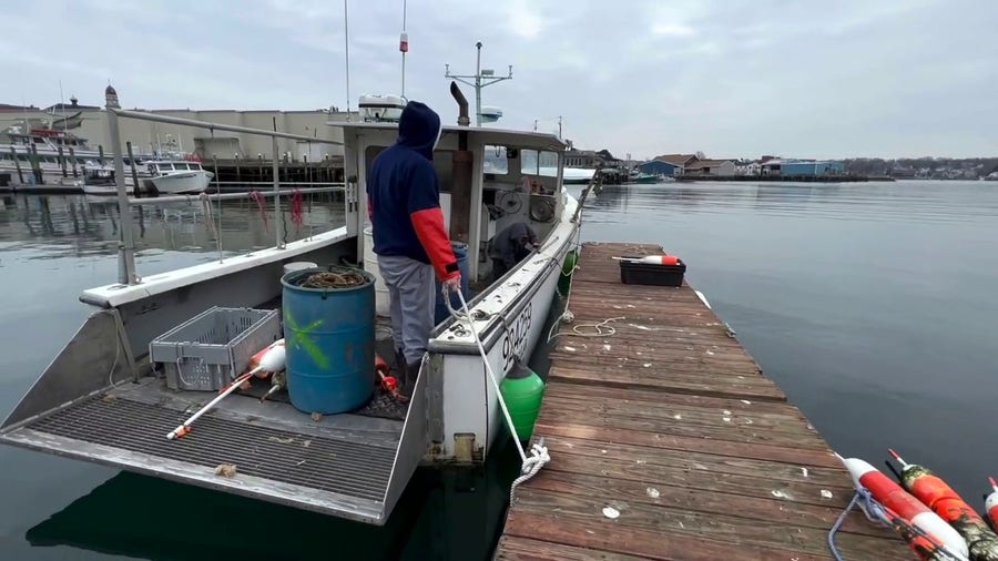 Gloucester fishermen work last catch as nor'easter nears