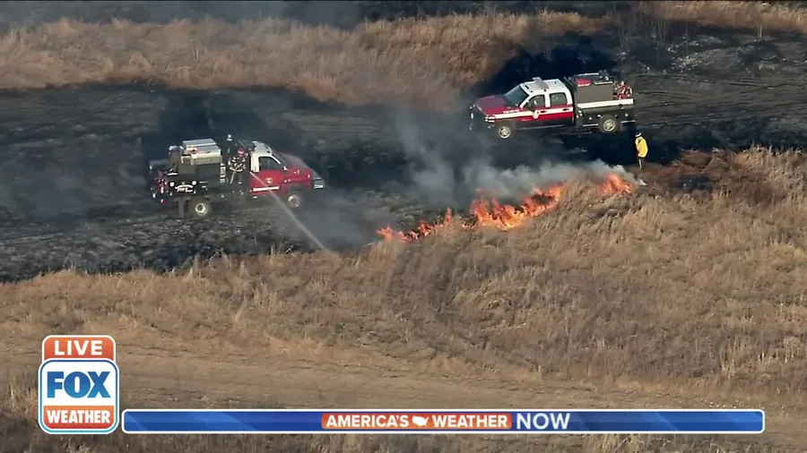 Large grass fire burns near Lewisville, Texas