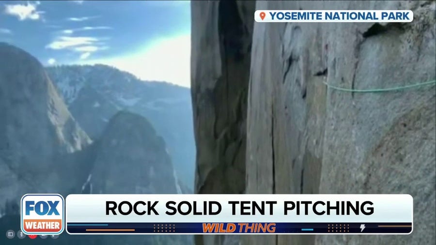 Professional climber makes his way up Yosemite's El Capitan