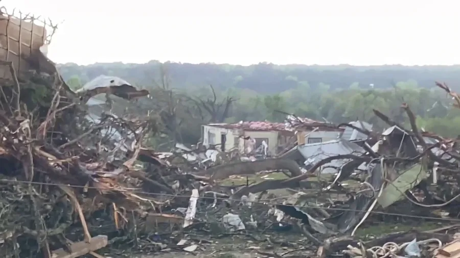 Strong tornado leaves devastating damage in Salado, Texas