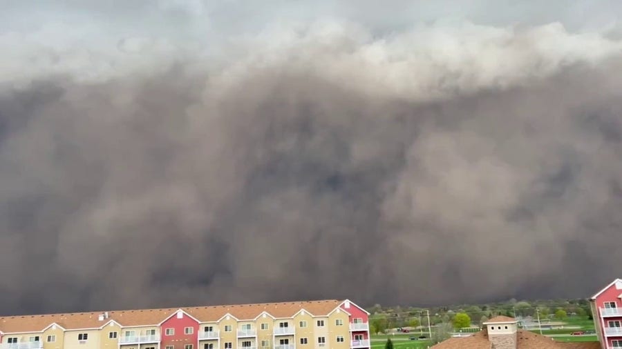 Dust storm towers over Sioux Falls, SD