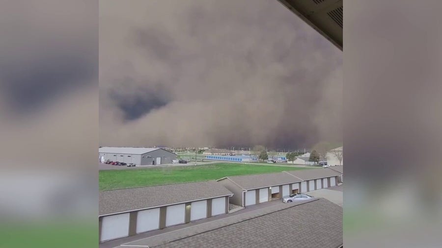 Watch: Sioux Falls, SD engulfed in powerful dust storm due to intense winds