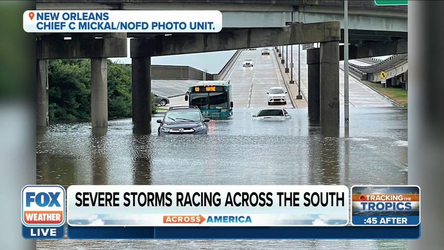 Major flooding strands vehicles under New Orleans overpass