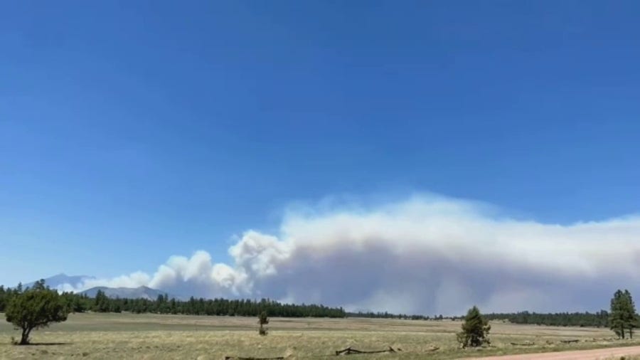 Smoke from Pipeline Fire drifts across sky near Flagstaff, AZ