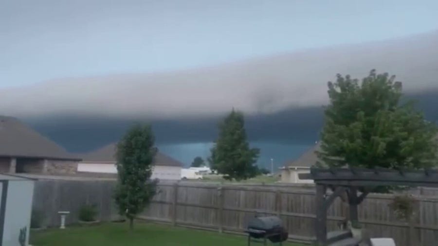 Large shelf cloud looms over northeast Arkansas