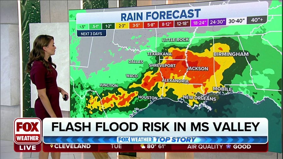 Heavy rain, flash flood threats continue from Texas to lower Mississippi Valley