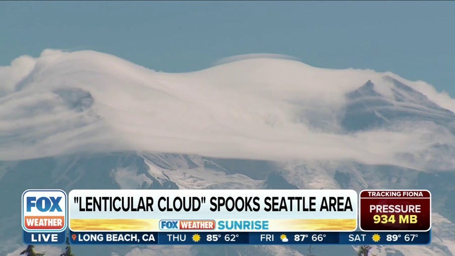 "Lenticular Cloud" spooks Seattle