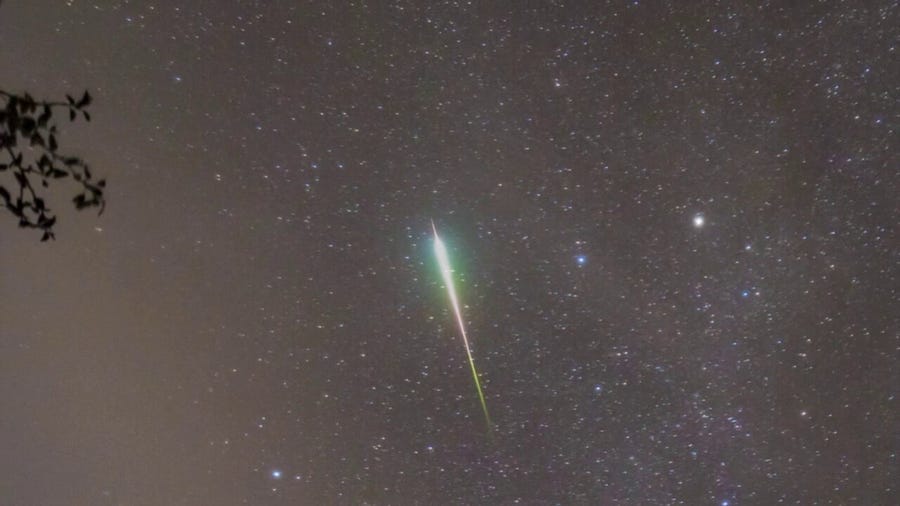 Fireball explodes as it enters Earth's atmosphere during meteor shower