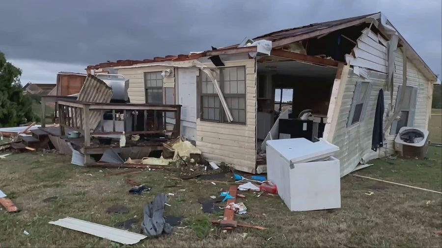 Video shows aftermath of powerful tornado in New Boston, Texas