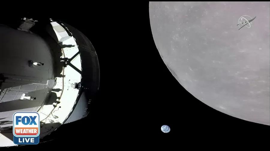 Orion's capsule first flyby of the moon during Artemis I