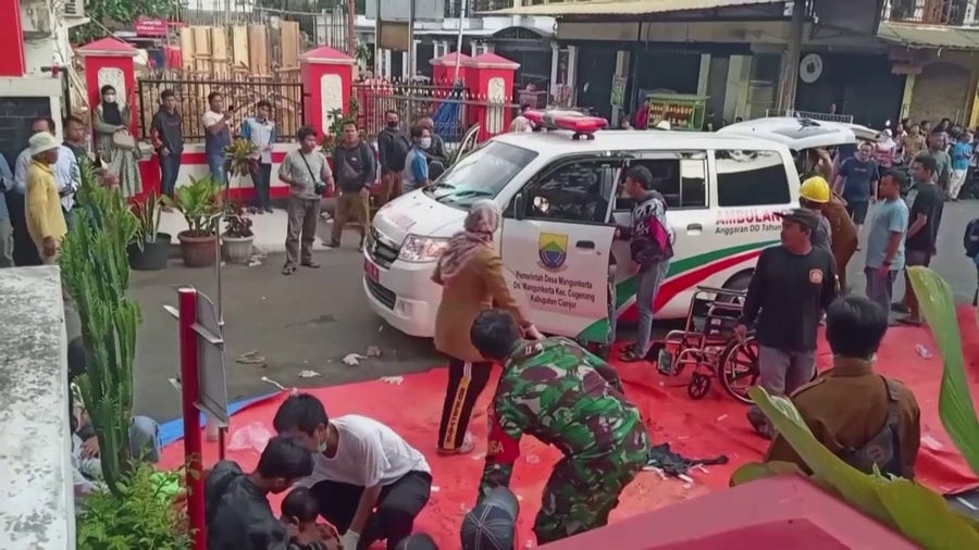 Watch: Hospital workers tend to victims of powerful earthquake in Indonesia