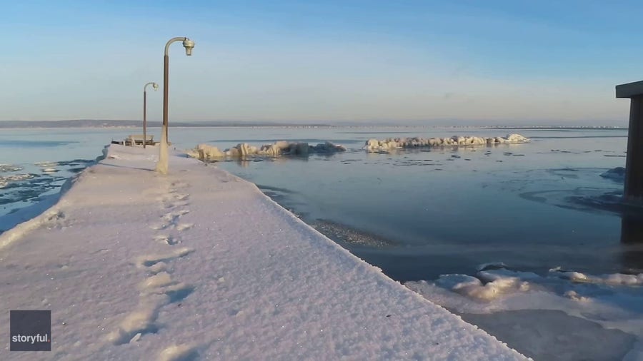 Large ice sheets on Lake Superior crack