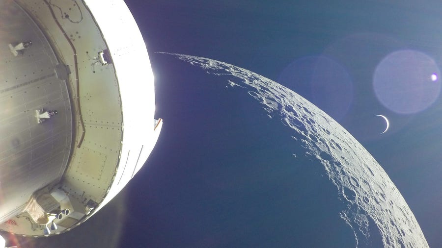 Watch Orion's breathtaking final journey around the moon before heading back to Earth