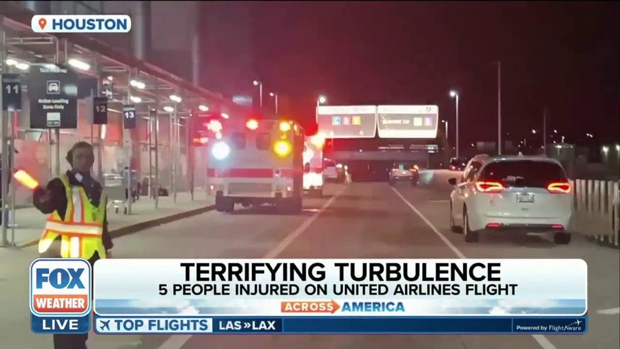 Five hospitalized after Houston-bound plane hits turbulance