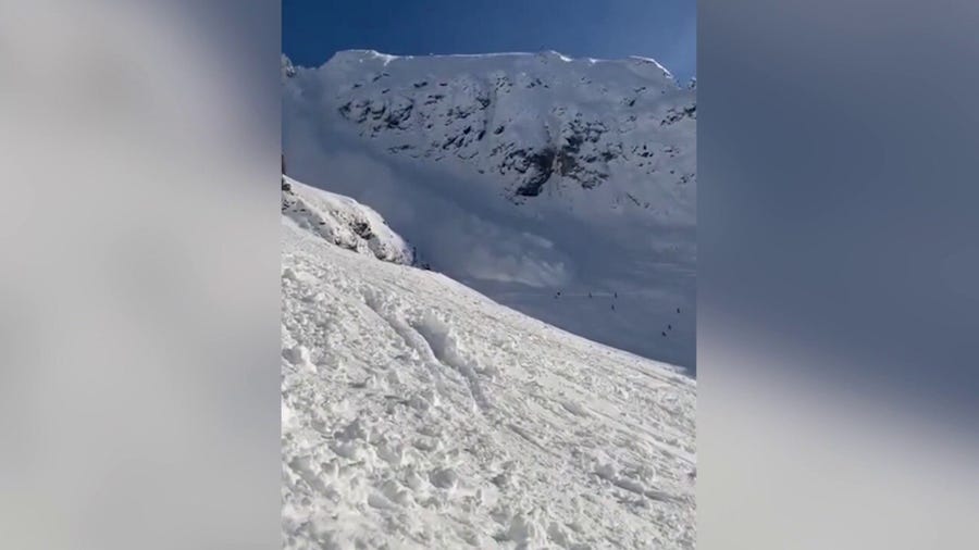 Avalanche crashes over skiers in Austria