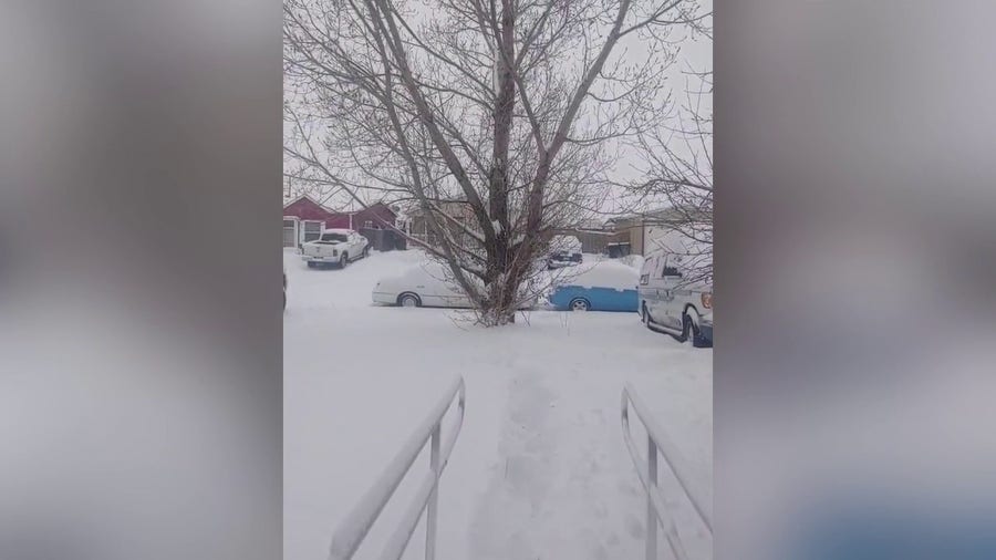 Snow blankets neighborhood in Colorado