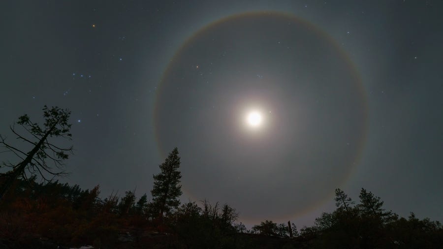 Does a ring around the sun or moon mean rain or snow is coming soon?