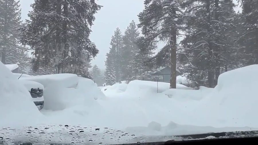 Snow whallops Truckee, California