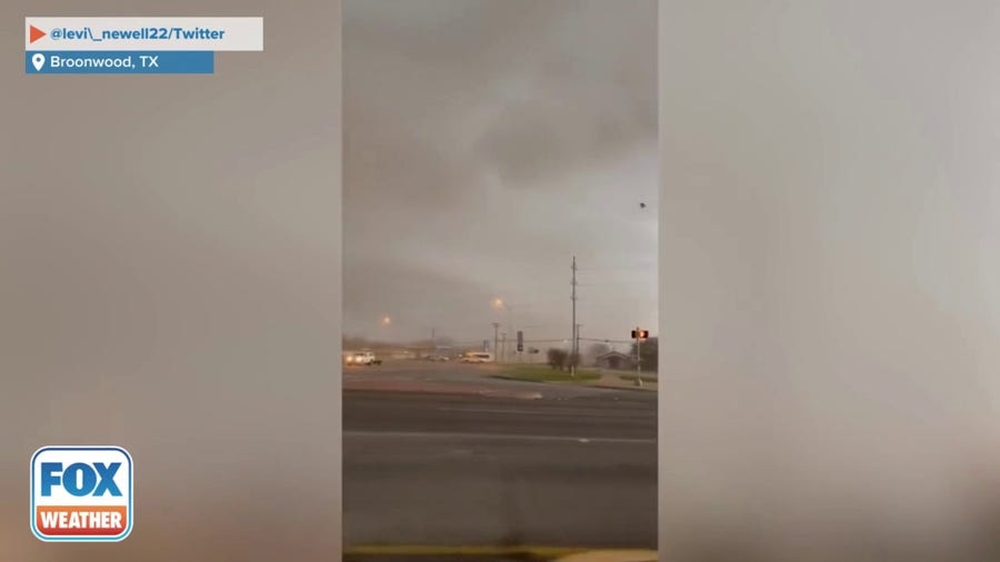 Strong winds blow dust in Central Texas during tornado sirens