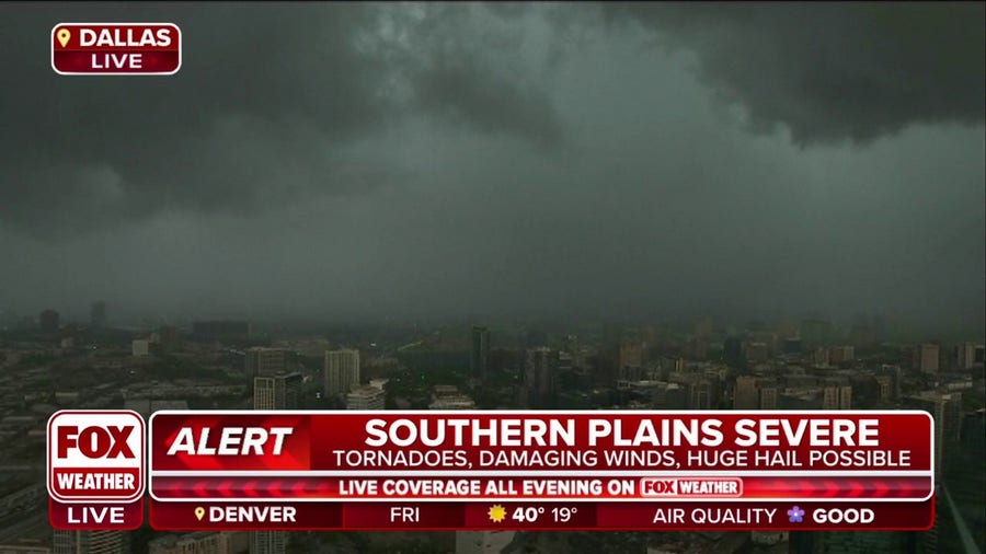 Tornado-warned storm moves through Dallas, Texas