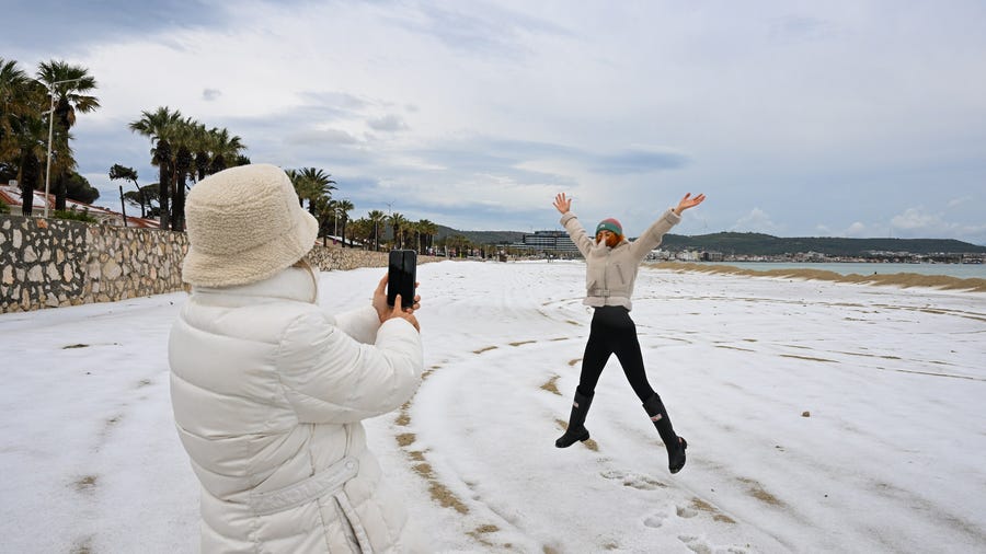 Hailstorm leaves Turkish beach covered in ice
