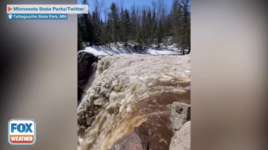 Ice dam breaks apart in Minnesota