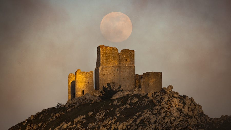 'Flower Moon' puts on incredible show around the world