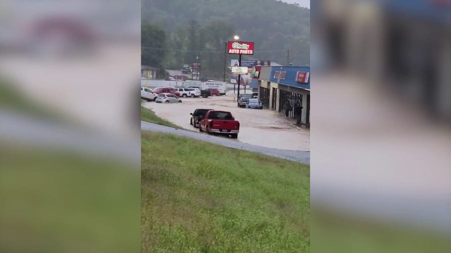 Roads turn to rivers after flooding in Hot Springs, Arkansas