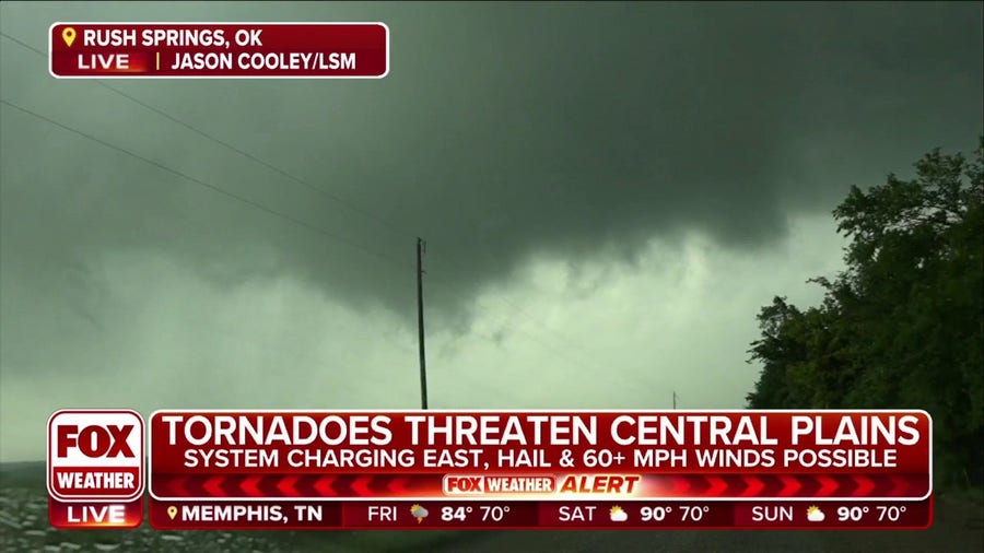 'This storm is starting to really gain in strength': Wall cloud spotted in southern Oklahoma