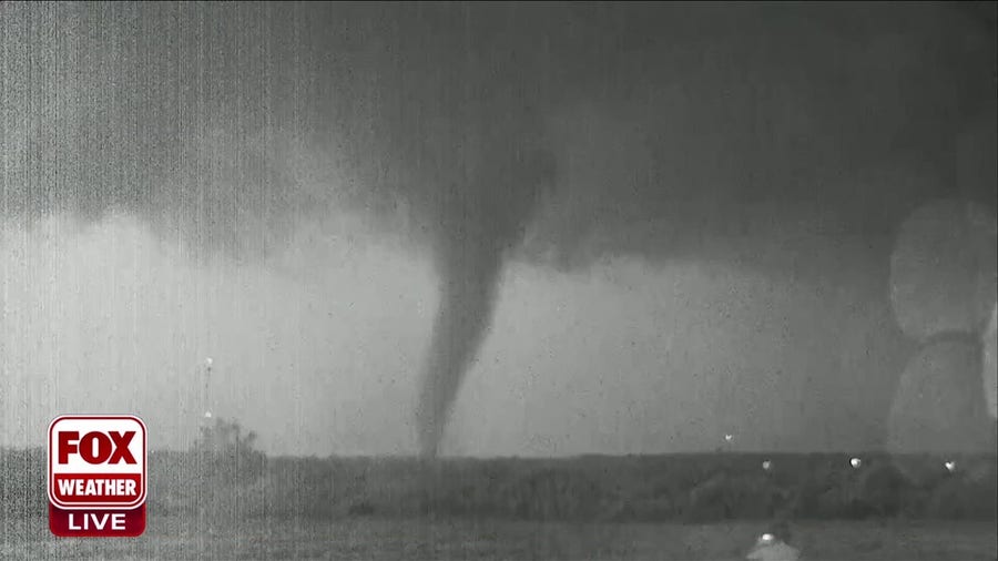 Tornado forms quickly in Cole, Oklahoma on Thursday night