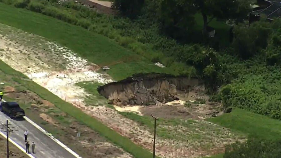Sinkhole forms behind homes in Florida