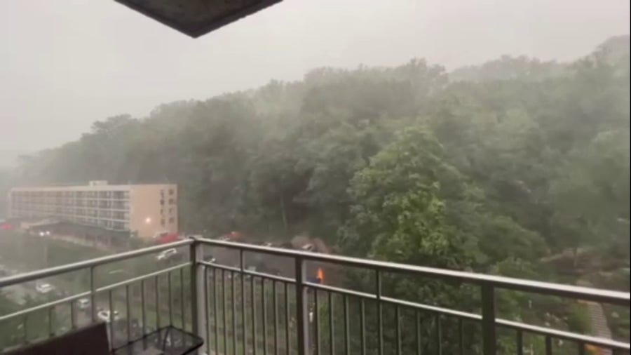 Thunderstorm sweeps through New York