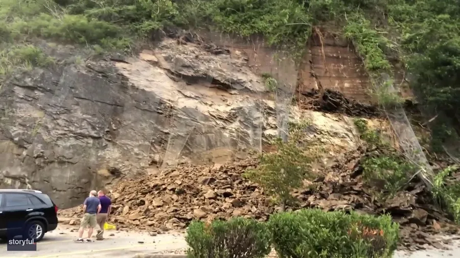 Rockslide crashes onto grocery store parking lot in Tennessee