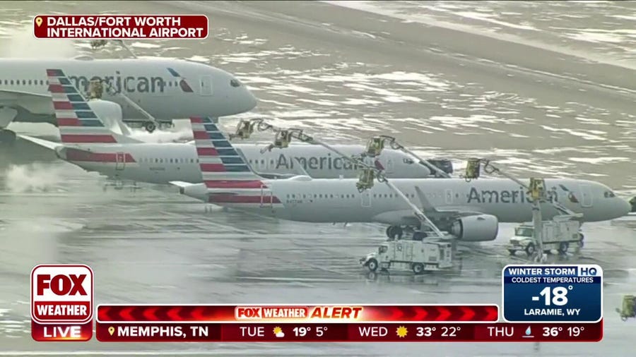 Travelers navigate messy air travel across US in winter weather