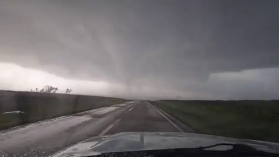 FOX Weather Exclusive Storm Tracker intercepts South Dakota tornado