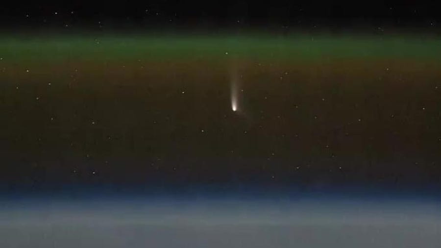 Comet Tsuchinshan-ATLAS puts on show from ISS