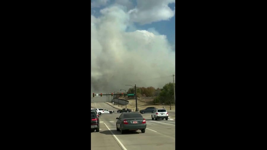 Driver captures thick smoke rising from wildfire in Edmond, Oklahoma