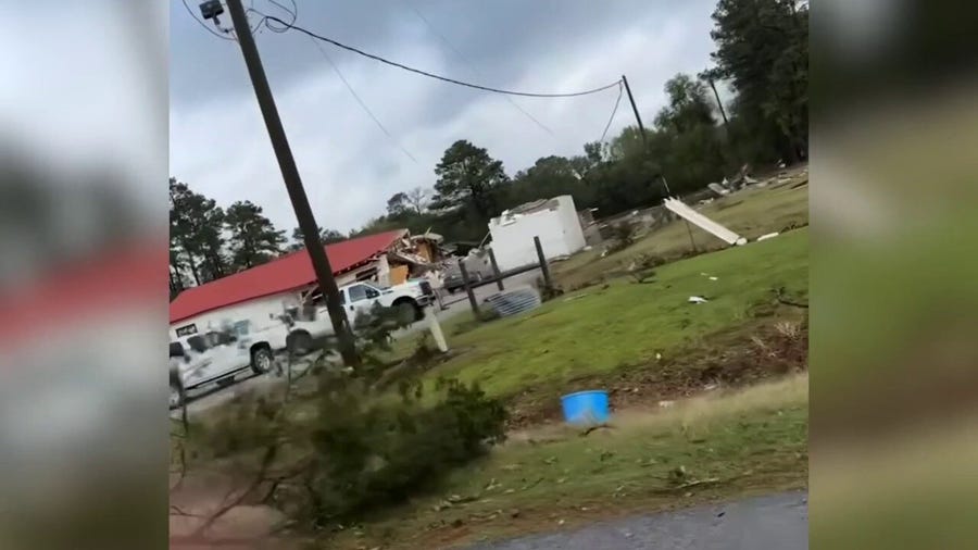 EF-1 tornado touches down in Basile, Louisiana