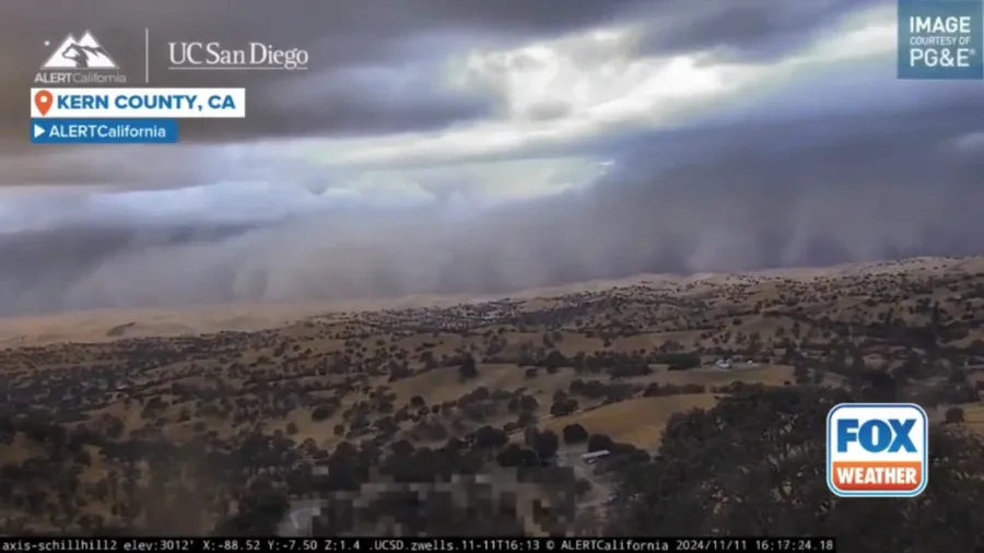 Terrifying timelapse shows dust storm moving across central California