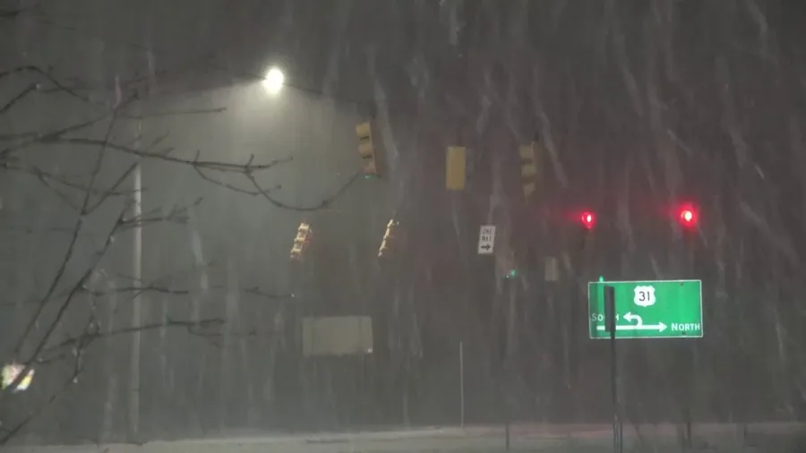 Watch: Lightning, thundersnow reported in Michigan