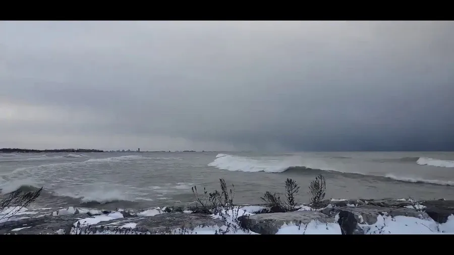 Large rolling seiche on Lake Erie during lake-effect snow event