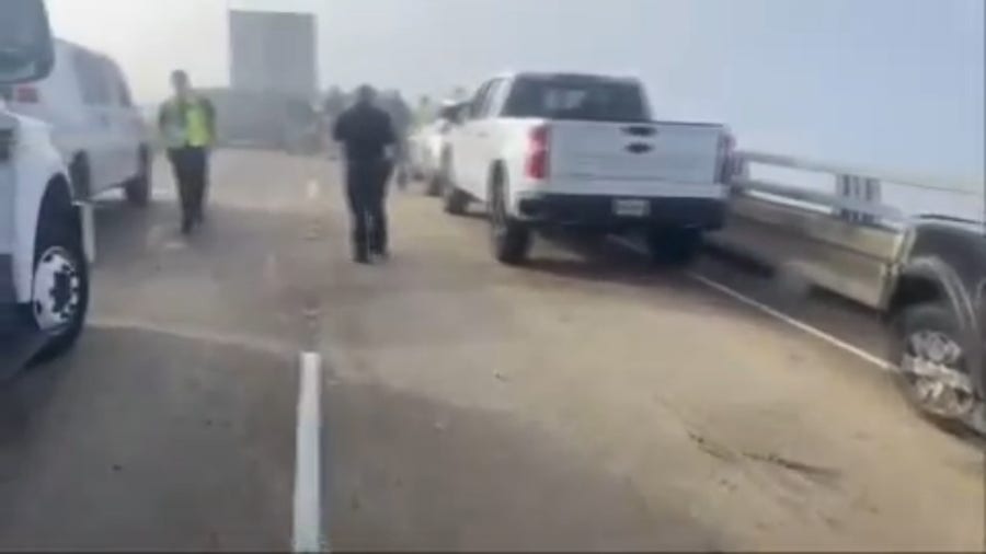 Multiple car pileup due to fog on Lake Pontchartrain Causeway Bridge