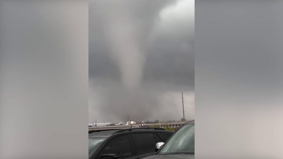 'Scary!': Tornado spotted outside of southeast Texas restaurant